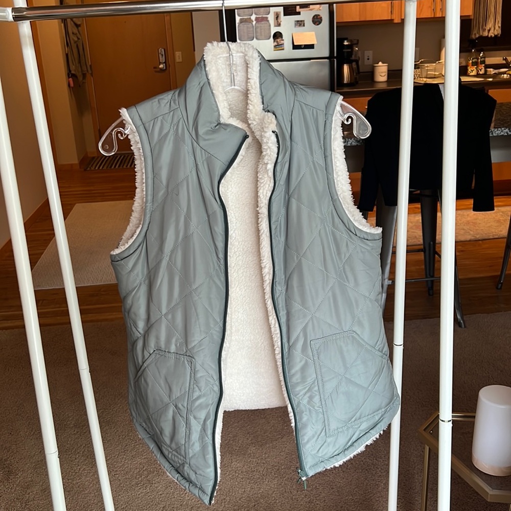 Reversible, lightweight vest